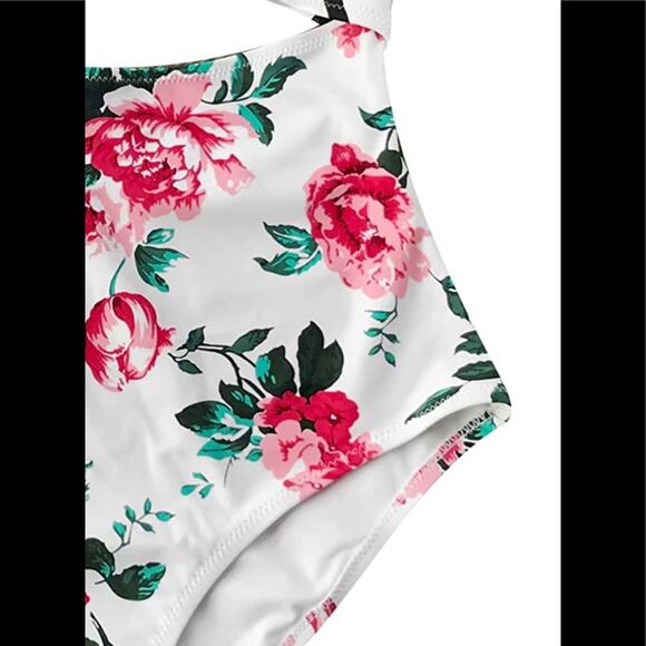 CUPSHE Sweet Honey Bowknot One-Piece Swimsuit - Picture 5 of 6